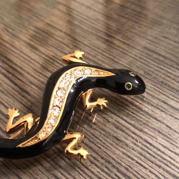 Vintage Avon Black Enamel Salamander Lizard Pin - Picture 11 of 11